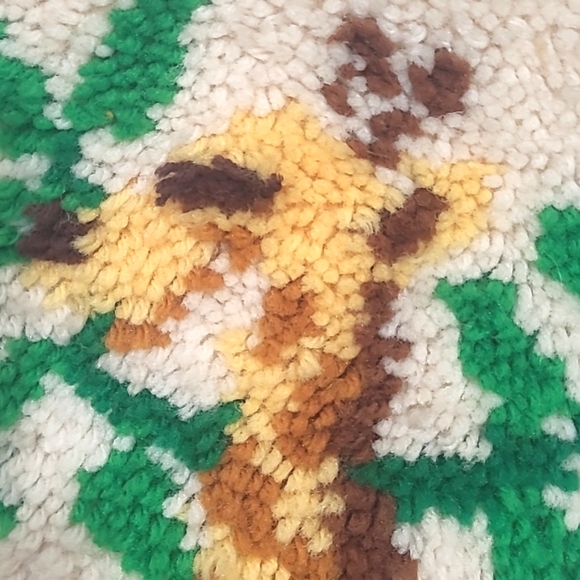 Giraffe Latch Hook Handmade in USA Vintage Brass hanger Yellow Brown Green EUC - Picture 3 of 7